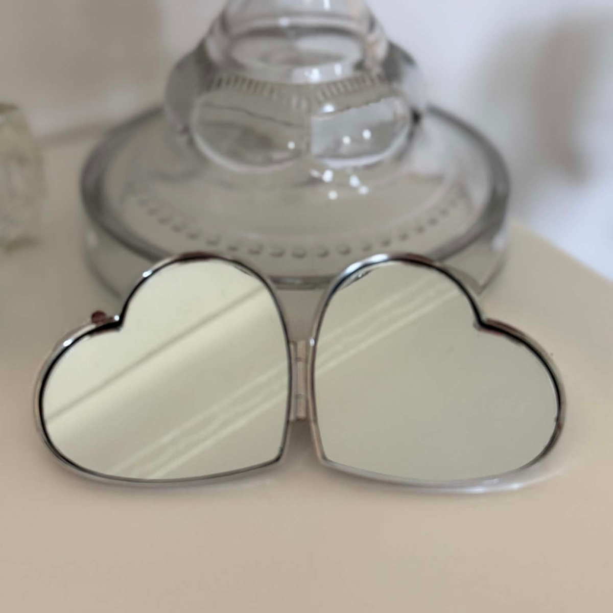 temt brand heart shaped double sided mirror compact